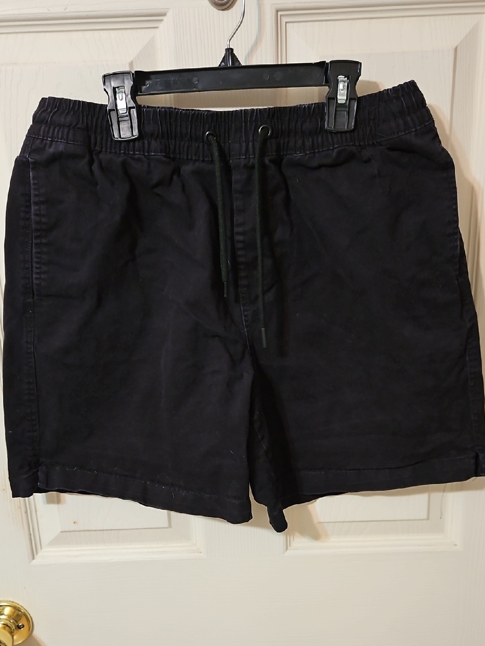 Forever 21 Men Black Elastic Waist Shorts